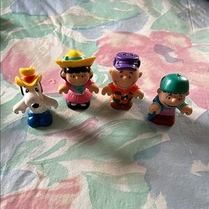 🆒 Vintage Peanuts Action Figures Playset of 4 vinyl characters